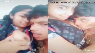 Kathali iru mulaiyai urinthu sappum latest tamil sex videos