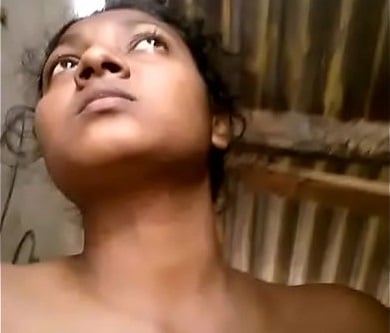 Gramathu ilam penn koothi virikum bathroom video