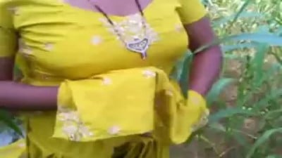 Gramathu aunty chudi phant kazhati outdooril sex
