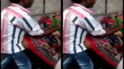 Madras aunty public placela saree thuki ool