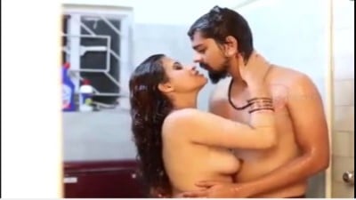 Pondatiyai sofavil thadavi vittu bathroom ool