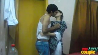Chennai couple kiss seithu kaai pisaiyum sex video tamil