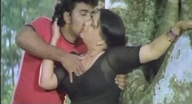 Outdooril aunty kuda paiyan pannum sex movie