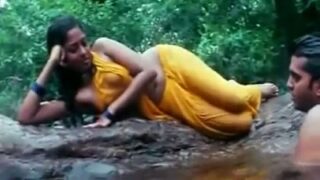 Ilamaiyaana pathumaiyai thadavi sex ool seiyum tamil porn movies