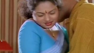 Sexy aunty boobs pisainthu ool seiyum sex movie