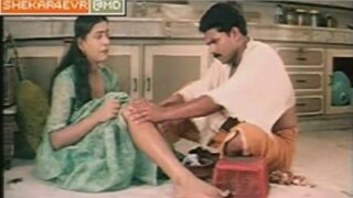 Pavadai thuki thudai kanbithu moodu eatri ool seiyum padam