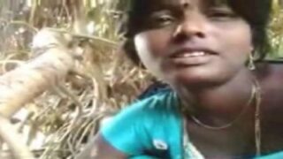Pollachi village wife oombi oothu mulai paal edukum tamil video