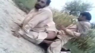 Village gay aan soothil ool seithu vinthu irakum anal video
