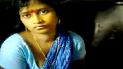 Today exclusive-Housewife mulai kuthiyil kai vaithu thadavum xxx video