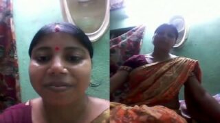 Thiruppur wife saree kayati nude viral podum aunty sex