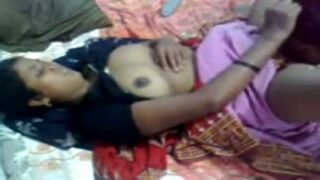Veetu manaivi saree thuki kuthi naki ookum sexy video