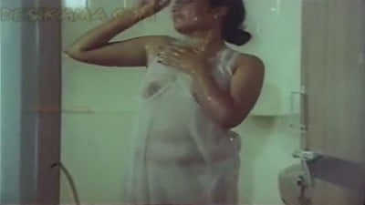 Manaivi ool seithu mudithu bathroomil kulikum sex padam