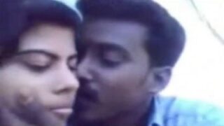 Annan thambi manaiviyai usar seithu mulai sappi ool seiyum sex kaatchi