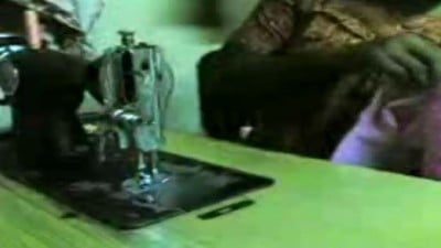 Salem tailor aunty kuthi mulai thadavum sex kaatchi