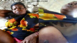 Pollachi village vibachaari saree thuki boobs kanbithu ookum sex clips