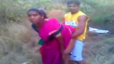 Maadu meikum auntyai ookum tamil sex video gramam parungal