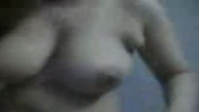 Young big aunty boobs sappavitu paduthu ookum sex kaatchi
