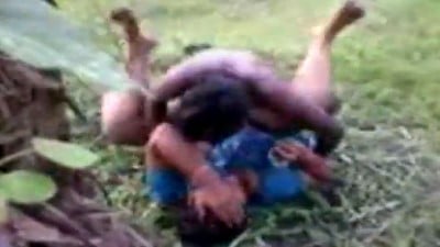 Real village maadu meikum auntyai saree thuki ookum sex capture