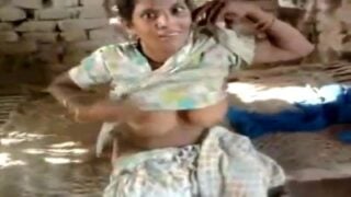 Pollachi village aunty kuthi kanbithu veetile ookum sex kaatchi