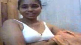 Thiruchirappalli aunty nude kuthi kanbithu ookum kama padam