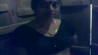 Kanchipuram aunty jacket kayati mulai kaatum sex kaatchi