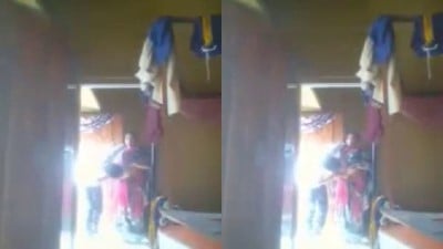 Ilam paiyan auntyai thadavi enjoy seiyum sex capture