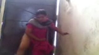 Village paalvadi teacher pundaiyil oothu kanju irakum sex capture