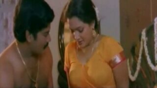 Muthal iravil manaivi mulai kuthi sappi ool seiyum tamil first night sex  video