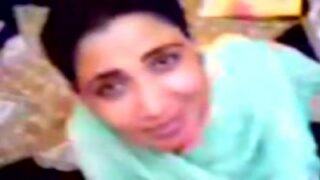 Mom magan sunniyai oombi saree thuki fuck seiyum ool video