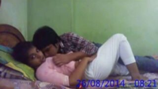 Village kathaliyai mulai sappi kuthiyil ool seiyum hot scene