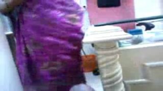 Maid aunty office velai seithukonde sunni adikum sex scene