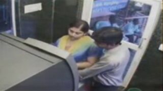 Thiruppur ATM ulle auntyai kaai adithu sappum real video