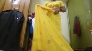 Housewife aunty saree jacket kayati mulai koothi kaatum nude tape