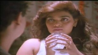 Siluku sexy paarvaiyaale moodu eatri ool seiyum viral video