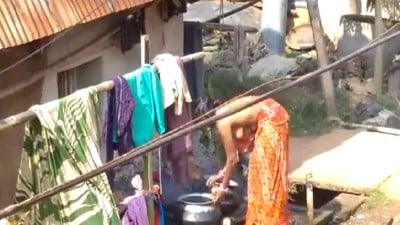 Gramathil housewife aunty outdoor bath seiyum kaatchi