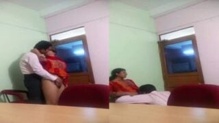 Professor final year college pen koothi naki mulai pisaigiraan