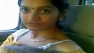 Young mom wife jacket kayati mulai kanbithu paal eduka vidugiraal