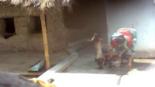 Salem village big aunty mulai kanbithu outdoor bath seigiraal