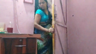 Nirmala housewife aunty soothil vangiya home sex