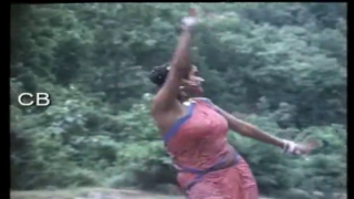 Pazhaiya tamil nadigai sexy dance podum outdoor scene