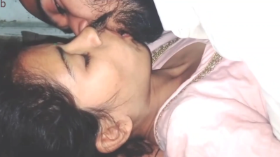 Nanban beautiful manaiviyai semaya kiss seithukonde ookiran