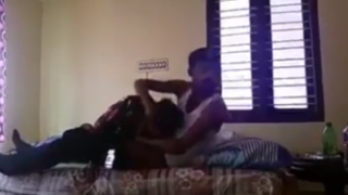 Housewife kozhunthan sunniyai oombi vidum sex capture