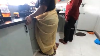 Chennai sexy aunty kathalan sunniyai adithu vinthu edukiraal