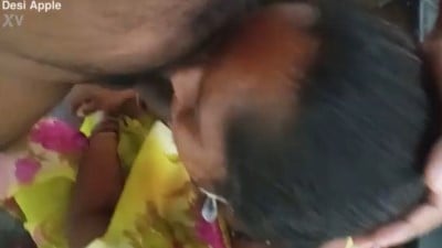 Velaikaara aunty vaaiyil ool seithu vinthu irakum hot tape
