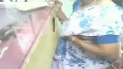 Thevidiya aunty mulaiyai shop owner pisaiyum sex capture