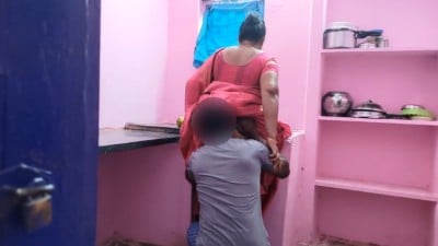 Madurai paiyan pakathu veetu aunty pundai naki ookiraan