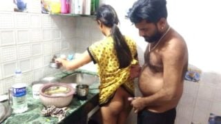 New wife kuda wash basin nindru husband fuck seikiran
