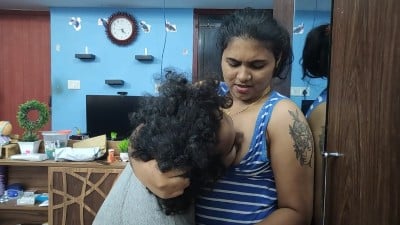 Kannur neighbor aunty mulaiyai veriyaaga sapum kathalan
