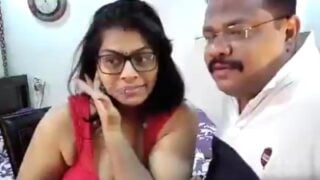 Desi aunty kanavan sunni sappi live ool show panugiraal