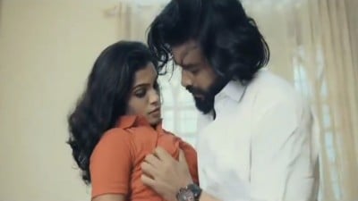 Ilam pennai kiss seithu mulai pisainthu ool veri eatrugiran